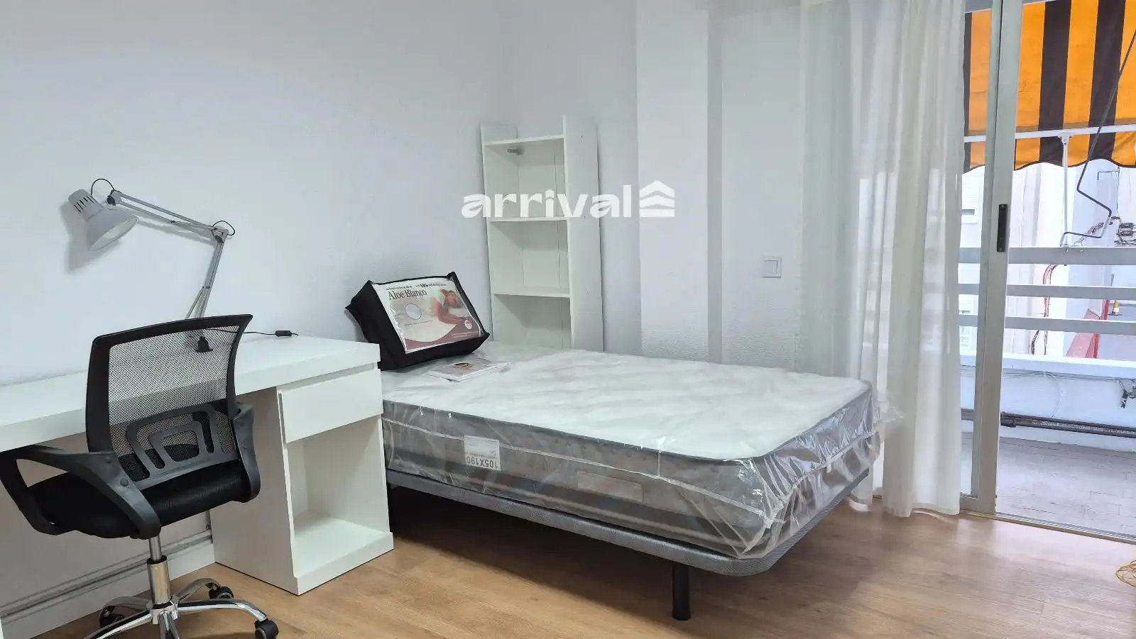 Schlafzimmer von Wohnung zur untervermieten in Valencia mit Heizung, Terrasse und Möbliert