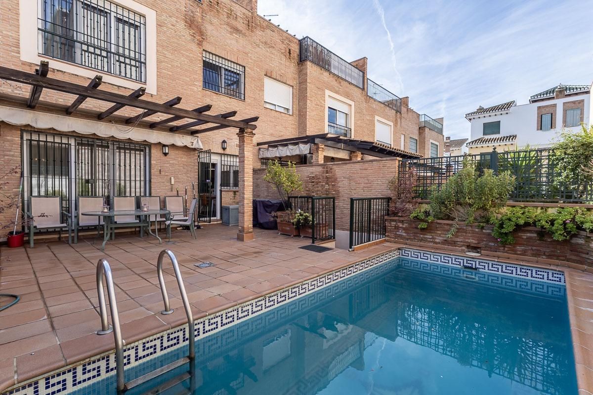 Swimming pool of Single-family semi-detached for sale in  Granada Capital  with Private garden, Terrace and Swimming Pool