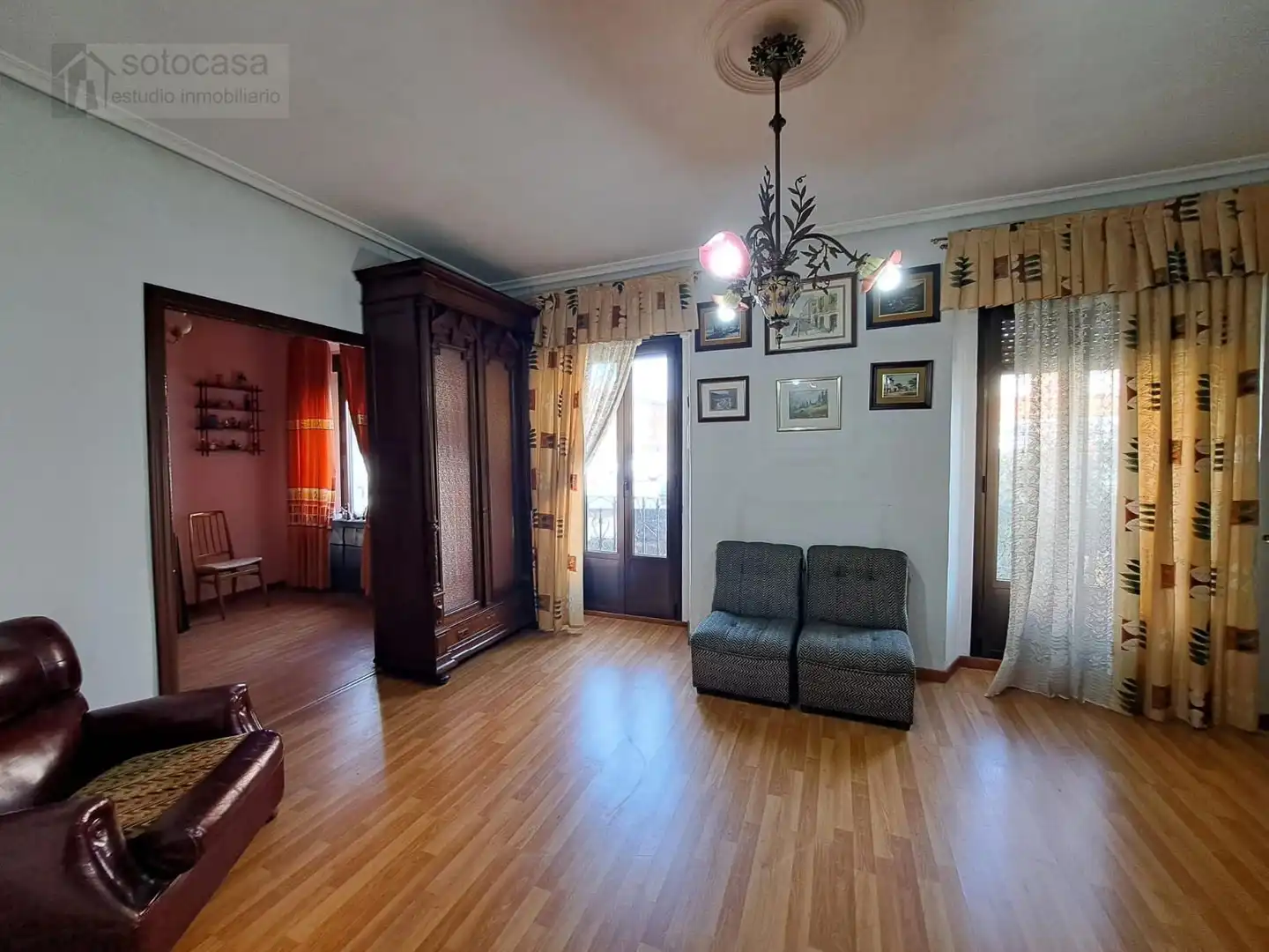 Sala d'estar de Pis en venda en Valladolid amb Calefacció i Moblat