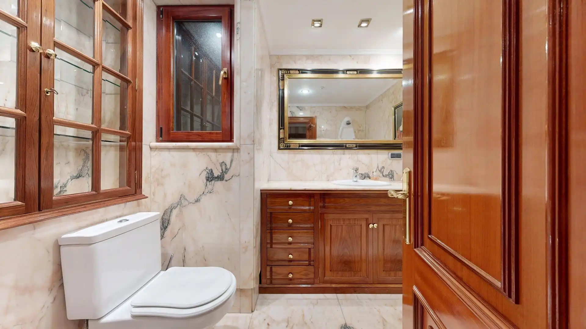 Bathroom of Flat for sale in Bilbao   with Heating, Terrace and Balcony