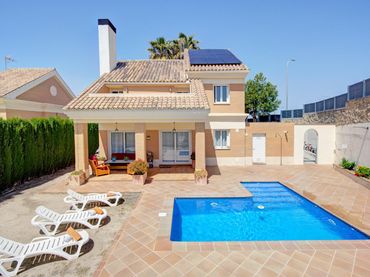 Chalet con piscina en venta en Calle Cañada Real