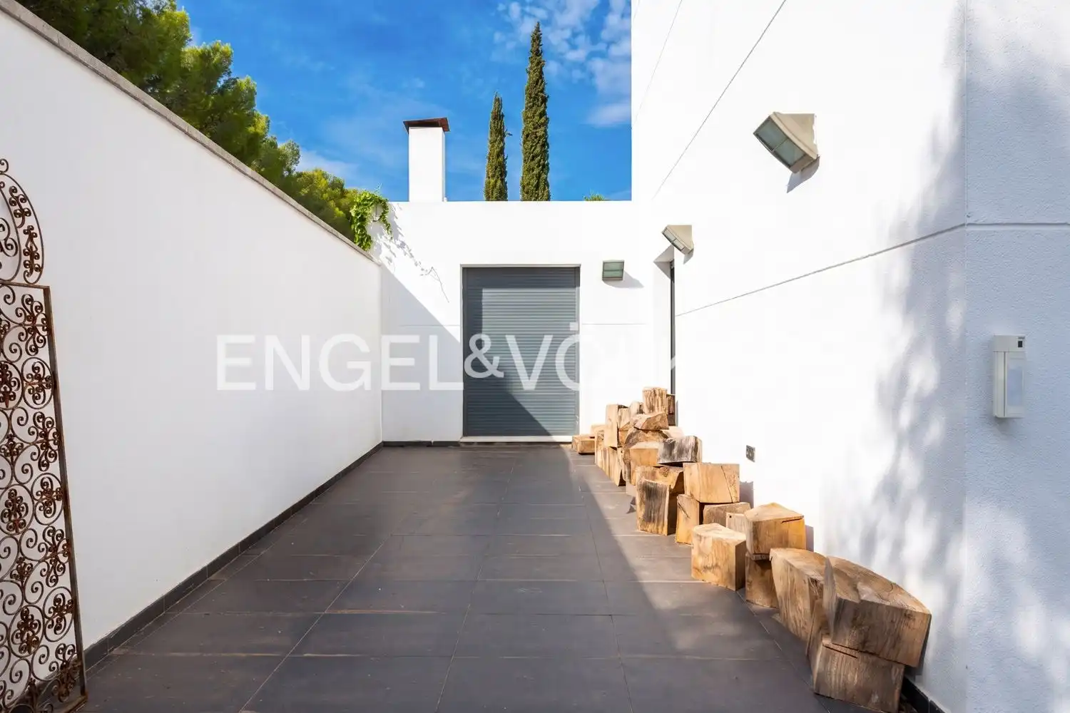 Vista exterior de Casa o xalet de lloguer en Chiva amb Aire condicionat, Calefacció i Jardí privat