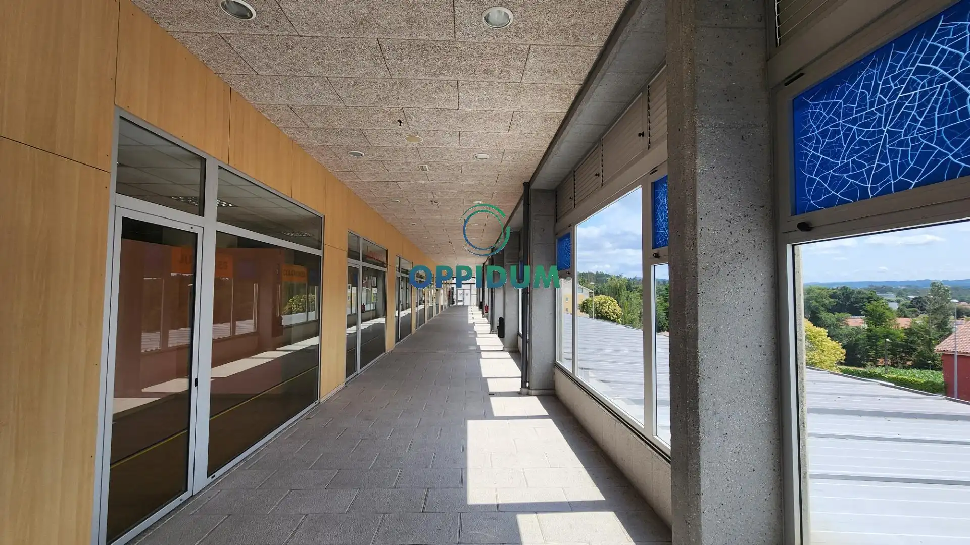 Local en venda en Brión