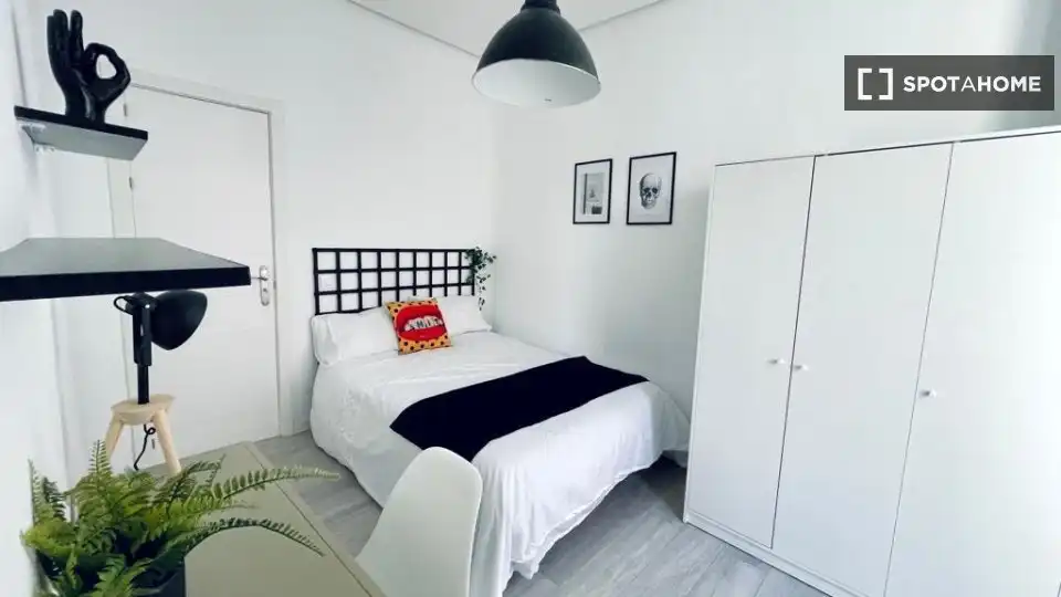 Bedroom of Flat for share in Madrid  with Air Conditioner, Heating and Terrace