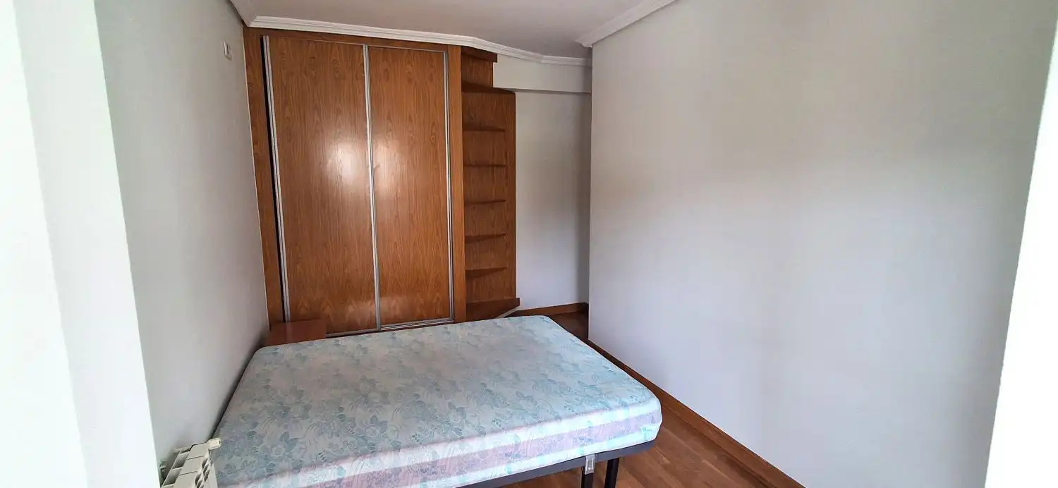 Bedroom of Flat for sale in Valladolid  with Heating and Parquet flooring