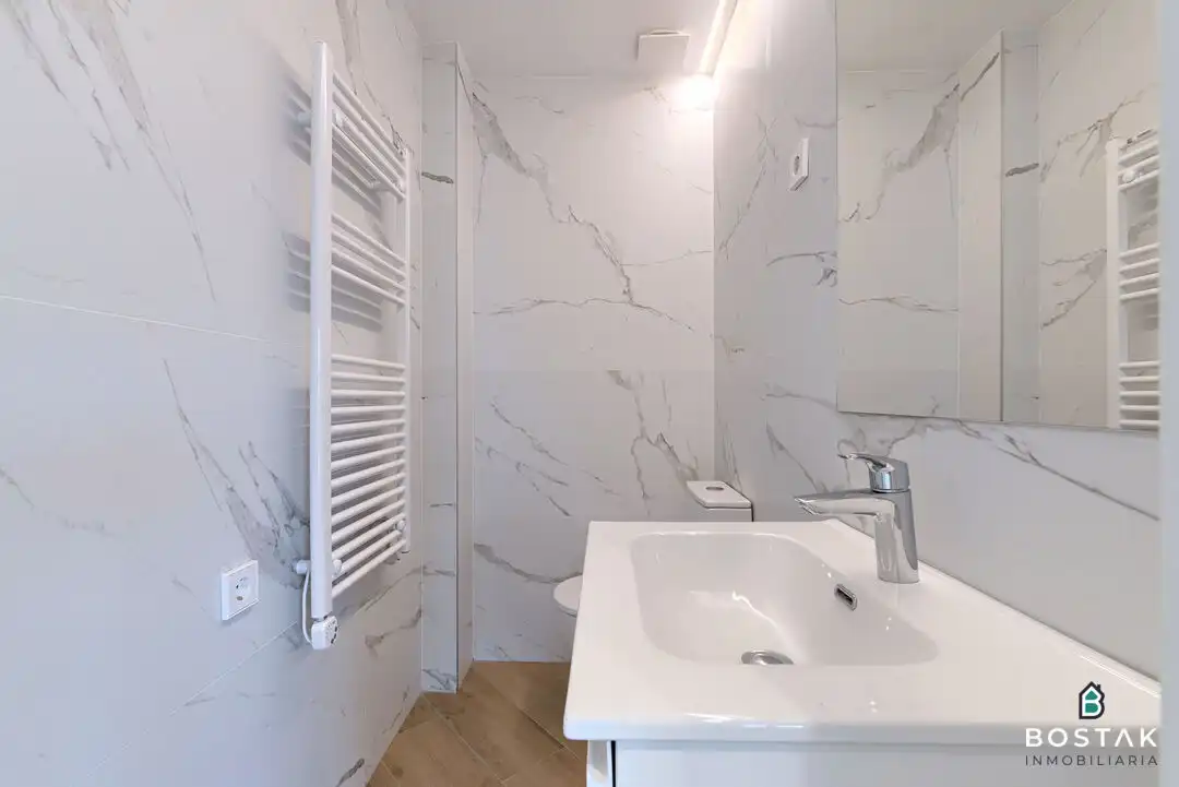 Baño de Piso de alquiler en Bilbao  con Calefacción y Terraza