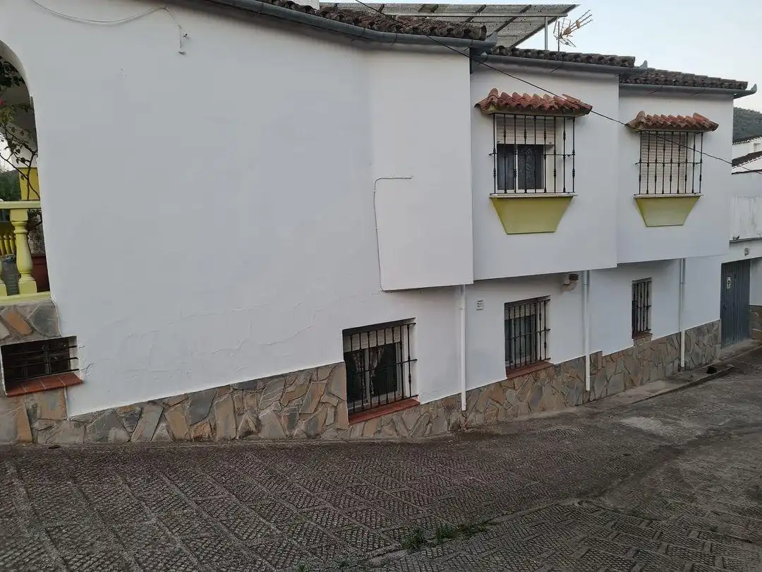 Vista exterior de Casa o xalet en venda en Cortes de la Frontera amb Terrassa