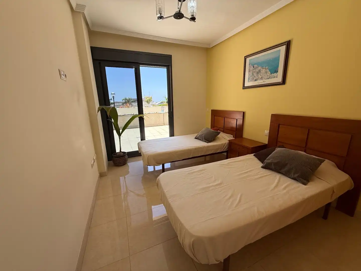 Dormitori de Apartament en venda en Adeje amb Terrassa, Piscina i Moblat