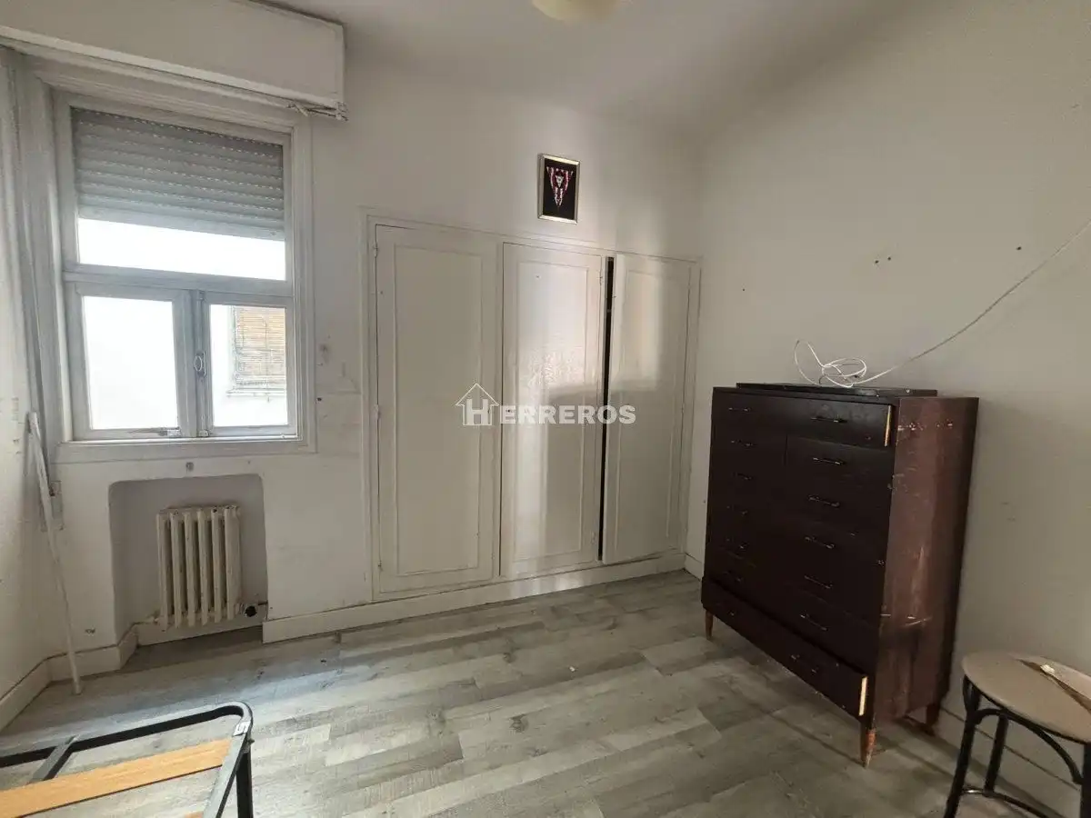 Habitación de Piso en venta en  Logroño con Calefacción, Parquet y Terraza
