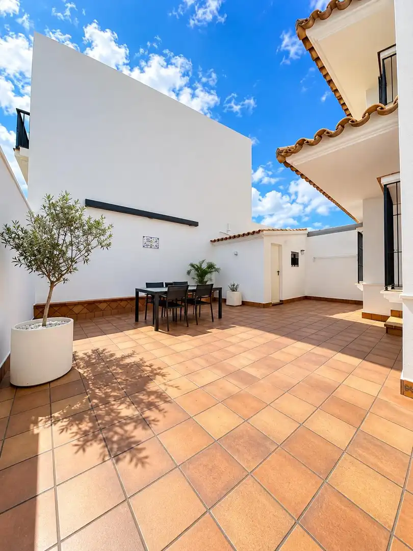 Casa aparellada amb terrassa en venda a Calle Calle Flamenco, imagen 4