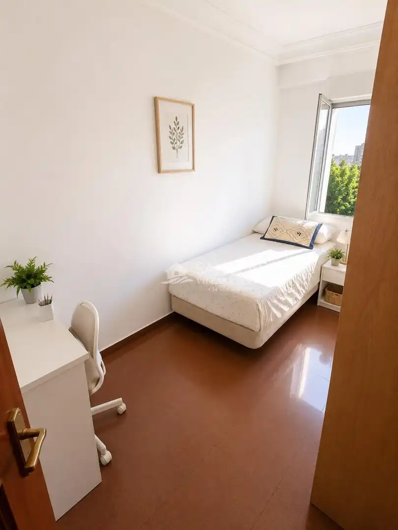Habitación de Piso en venta en Sevilla con Terraza y Alarma