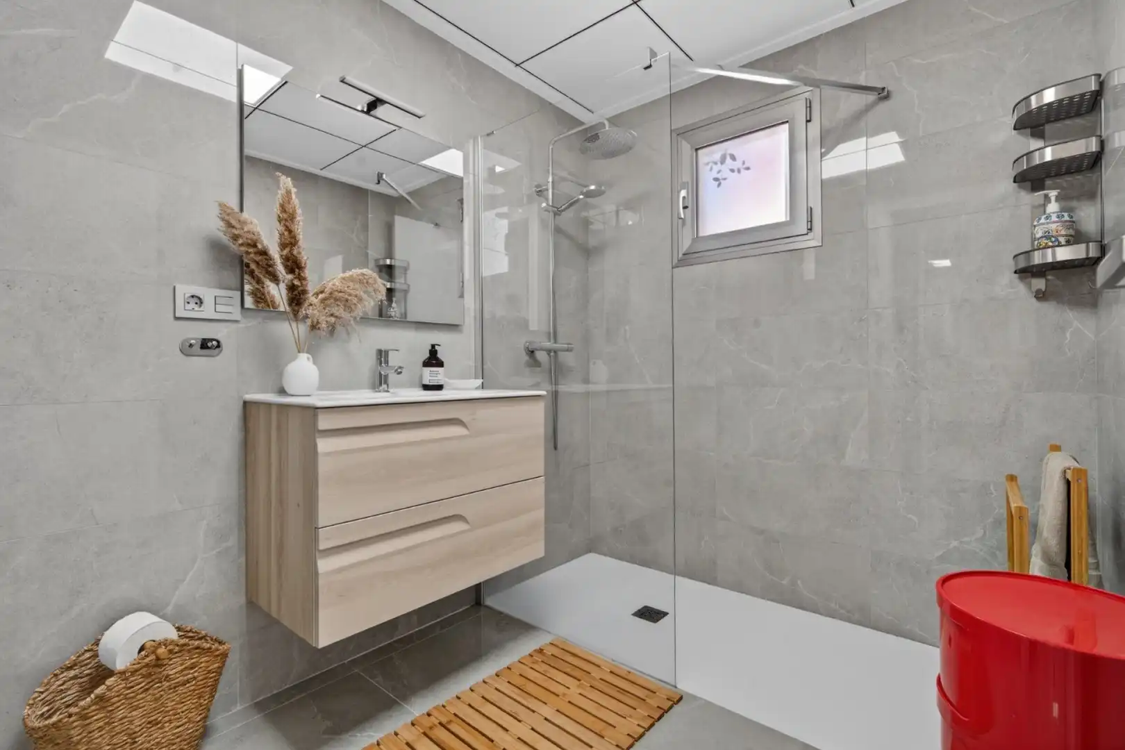 Bathroom of Flat for sale in Torrevieja  with Air Conditioner, Heating and Terrace