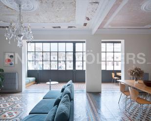 Sala d'estar de Apartament de lloguer en  Barcelona Capital amb Aire condicionat, Calefacció i Parquet