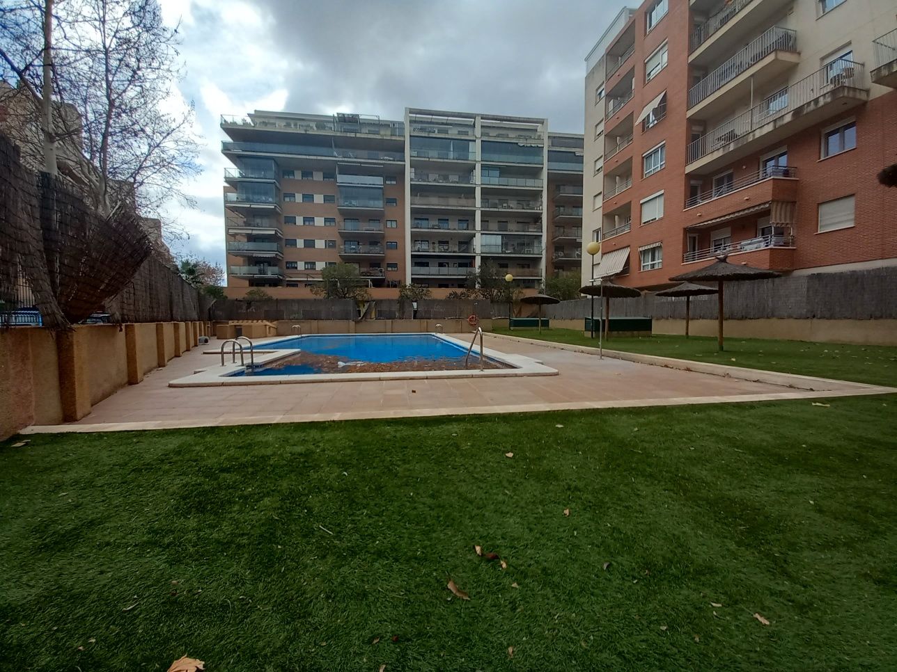 Swimming pool of Premises for sale in Paterna