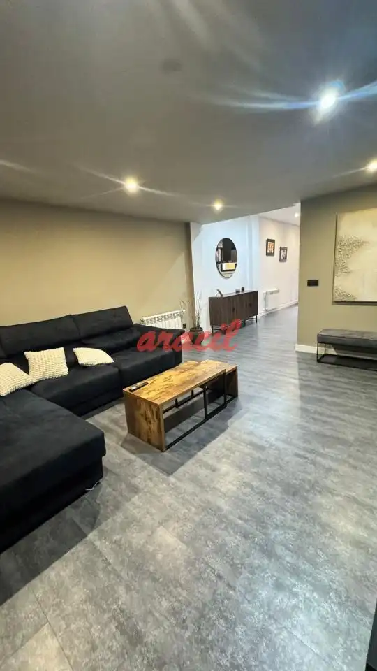 Casa adosada en venda en Ourense Capital  amb Calefacció, Jardí privat i Parquet