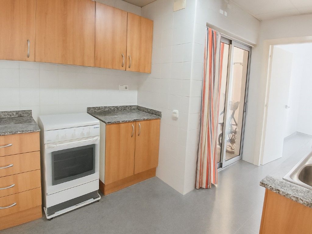 Küche von Wohnung zum verkauf in La Granada mit Ofen und Balkon