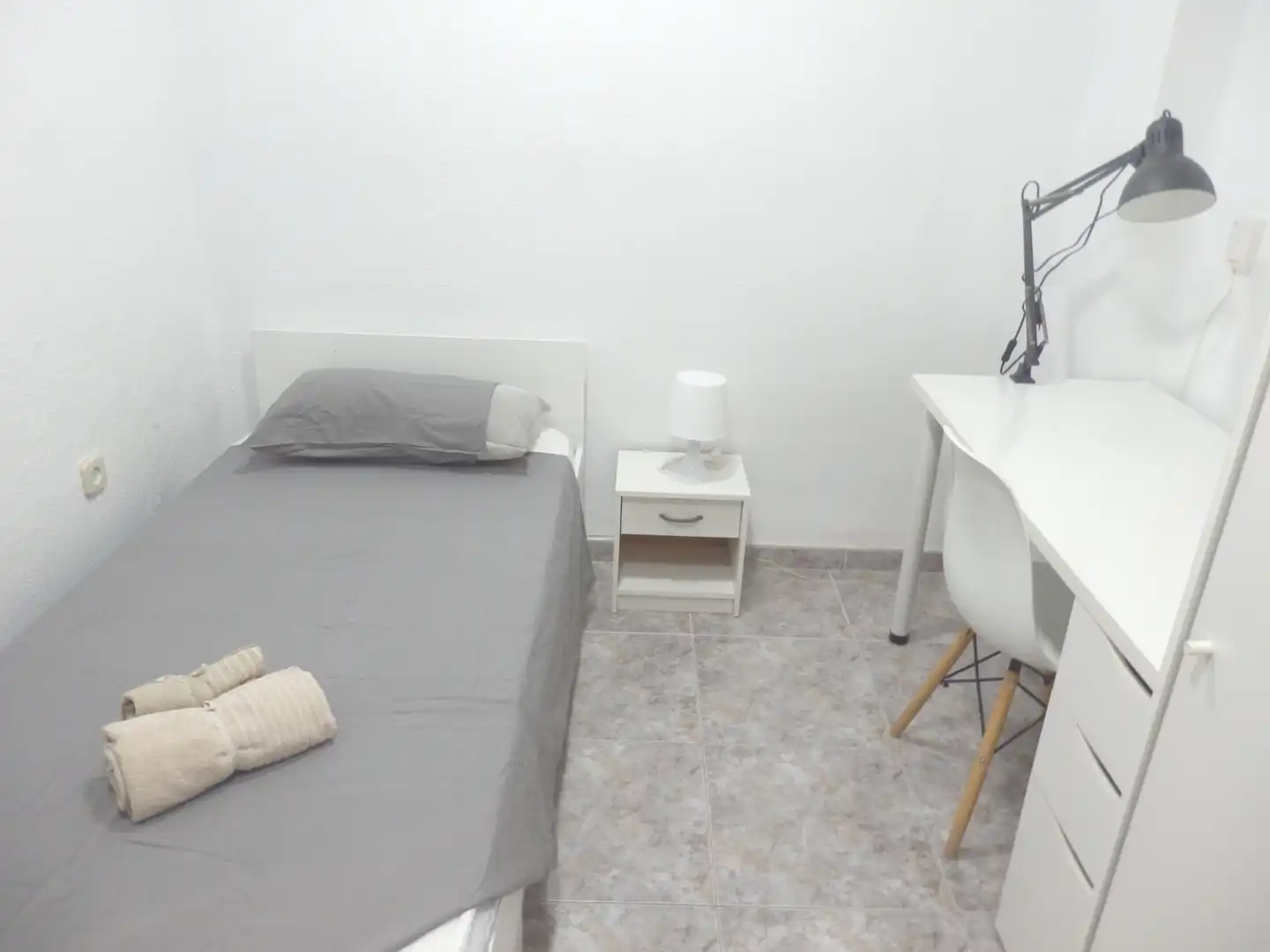 Habitación de Piso para compartir en Valencia con Aire acondicionado, Amueblado y Horno