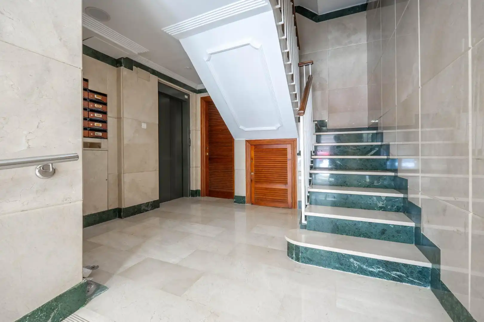 Piso en venta en Granada con Aire acondicionado y Amueblado