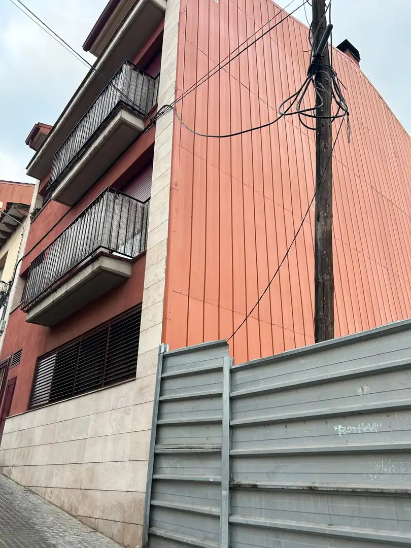 Vista exterior de Residencial en venda en Rubí