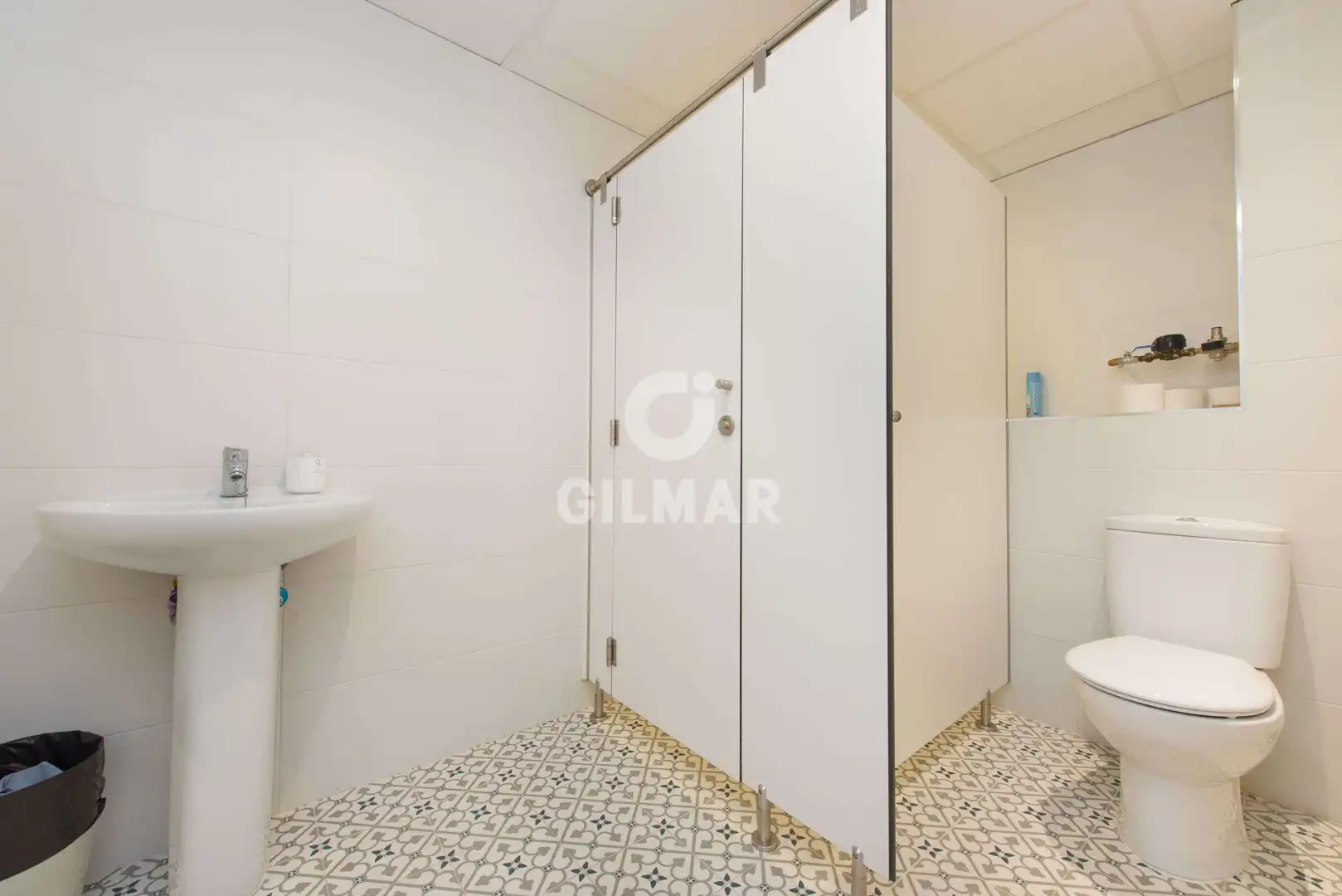 Badezimmer von Büro zum Verkauf in Madrid mit Heizung