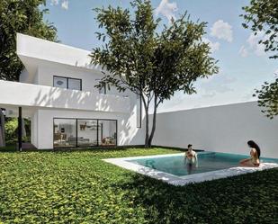 Piscina de Casa o xalet en venda en  Toledo Capital amb Calefacció, Jardí privat i Traster