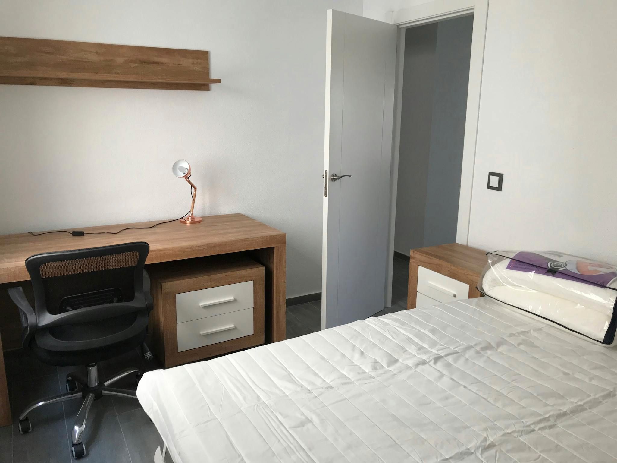 Bedroom of Flat to share in  Valencia Capital  with Air Conditioner, Furnished and Washing machine