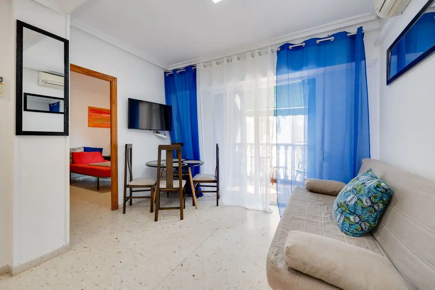 Sala de estar de Piso en venta en Torrevieja con Aire acondicionado, Terraza y Amueblado