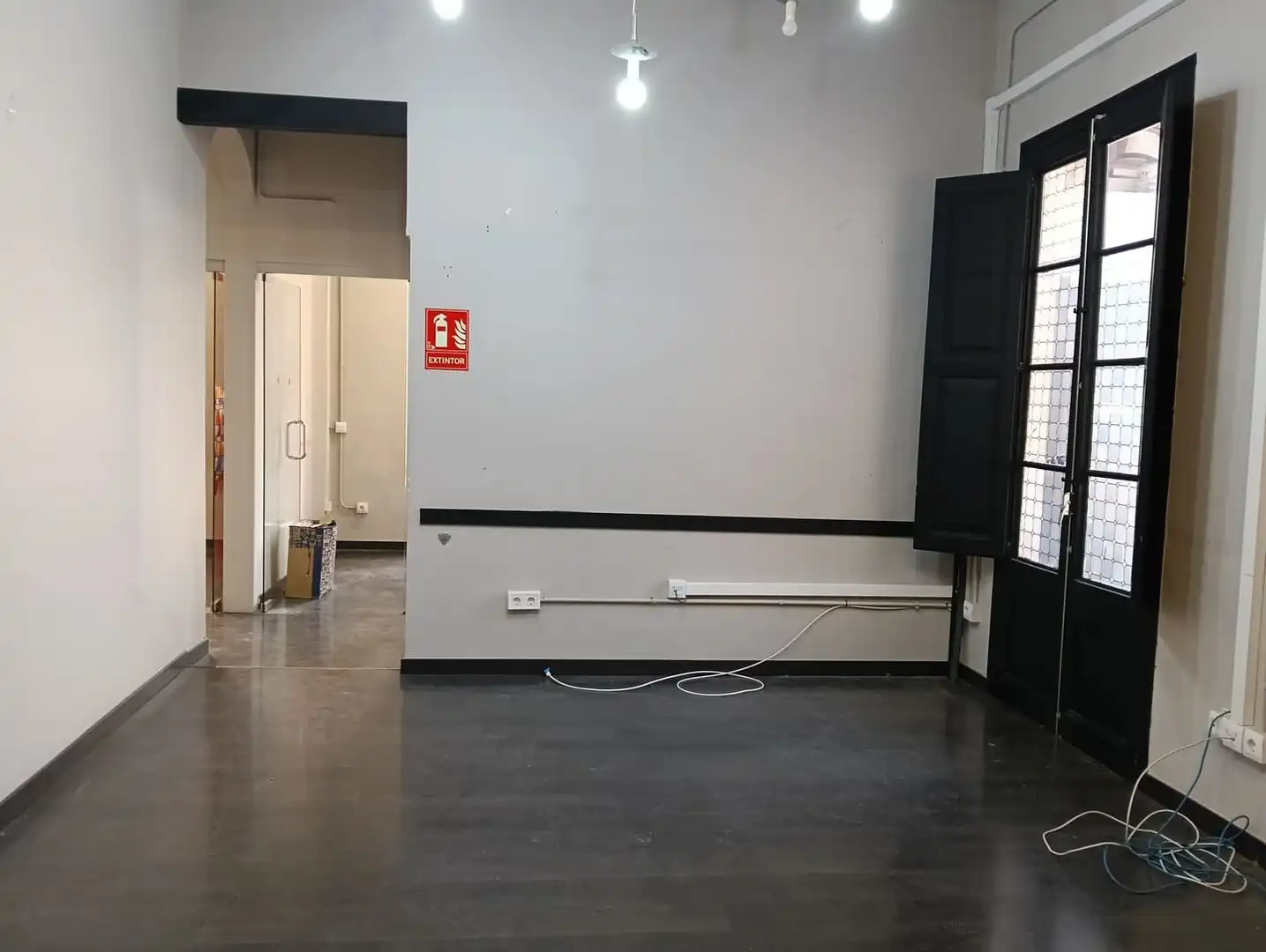 Büro zur Miete in Vilanova i la Geltrú mit Balkon
