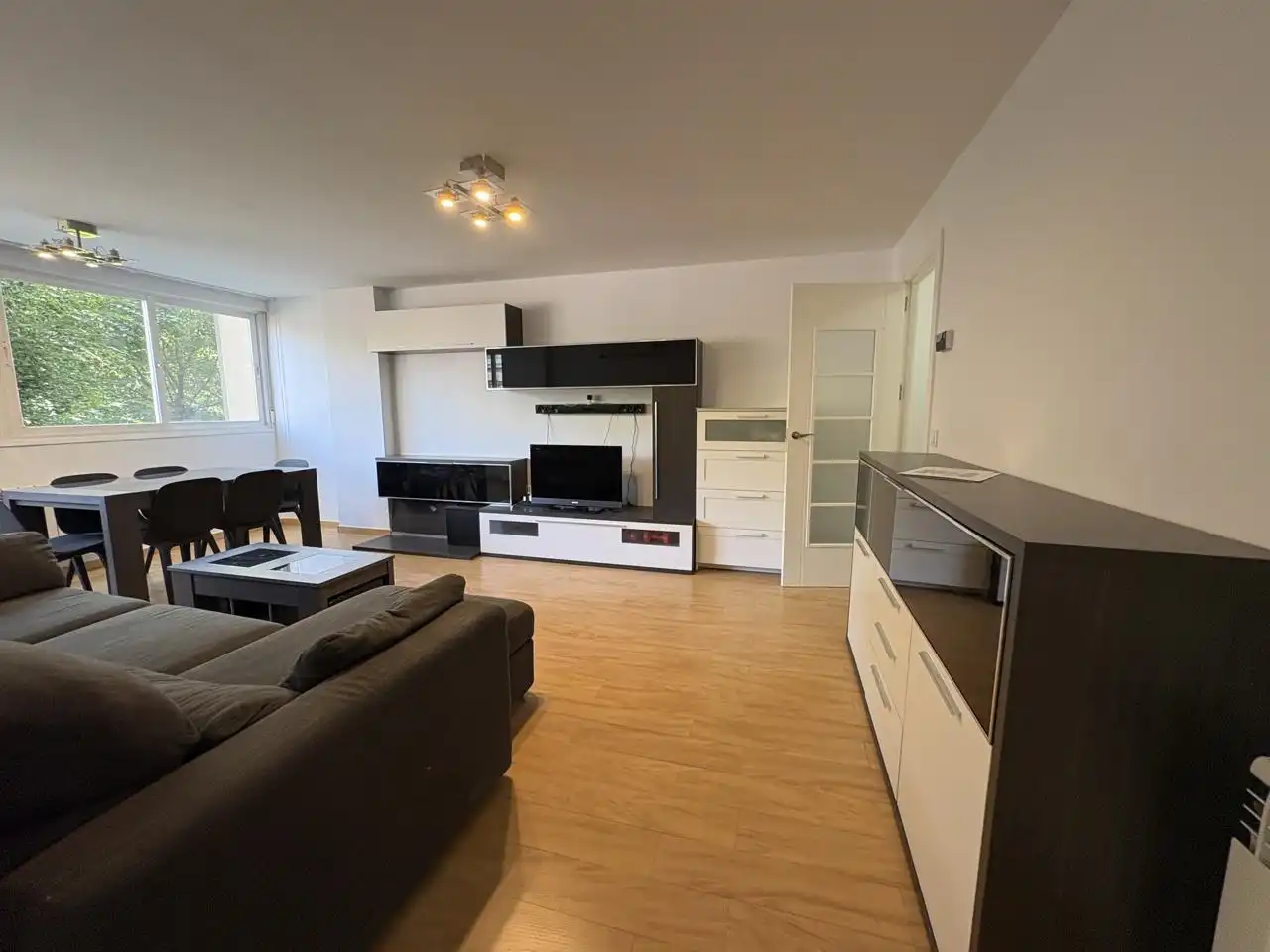 Living room of Flat for rent in Madrid  with Air Conditioner, Heating and Furnished