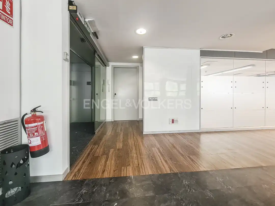 Büro zur Miete in Barcelona mit Klimaanlage, Heizung und Möbliert