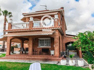 Villa con piscina in vendita a ACUARI