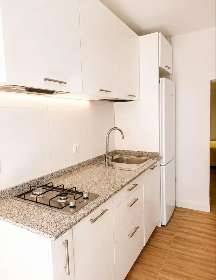 Cocina de Apartamento de alquiler en Sevilla con Aire acondicionado, Calefacción y Amueblado