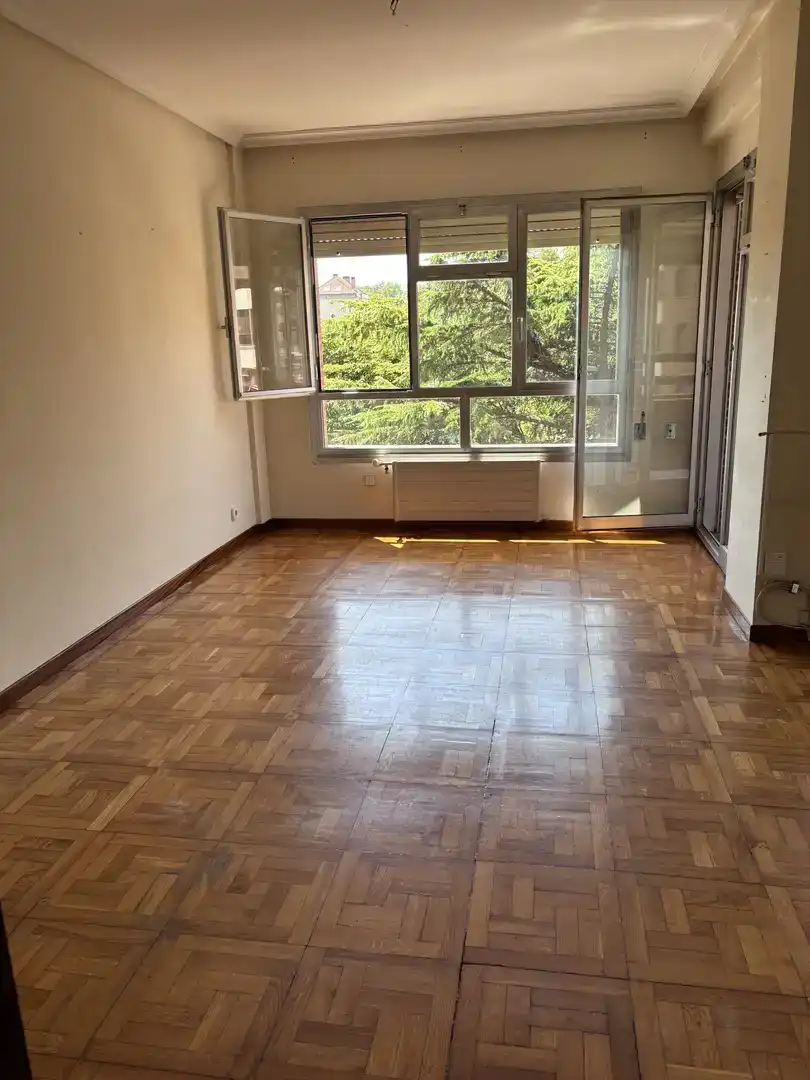 Sala d'estar de Pis en venda en Gijón  amb Jardí privat, Traster i Piscina