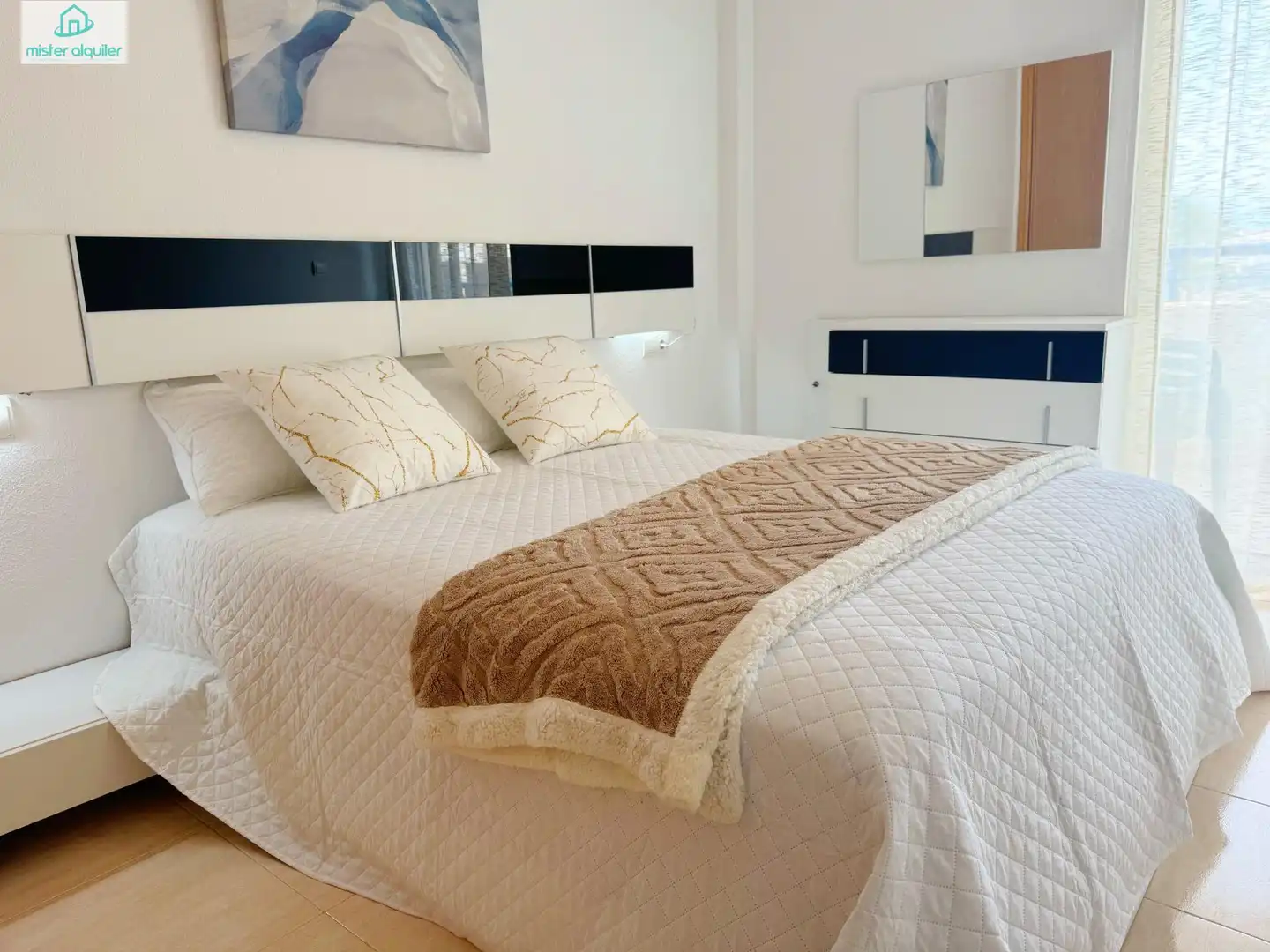 Habitación de Apartamento de alquiler en El Campello con Aire acondicionado, Jardín privado y Terraza