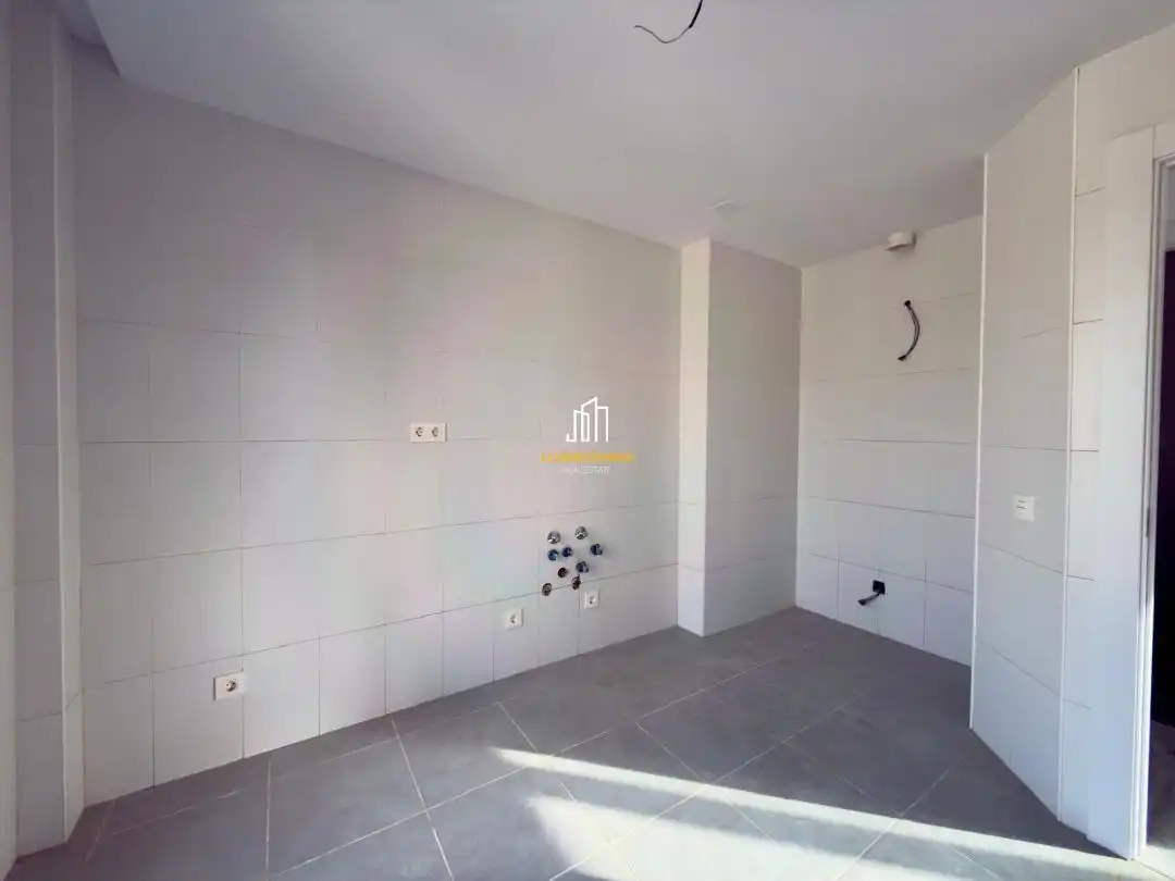Badezimmer von Wohnung zum Verkauf in Lardero mit Heizung, Parkett und Terrasse