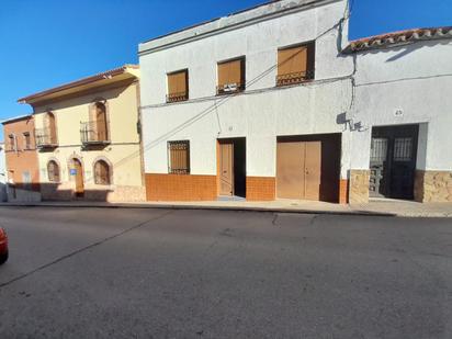 Vista exterior de Casa o xalet en venda en Almodóvar del Campo amb Terrassa i Traster