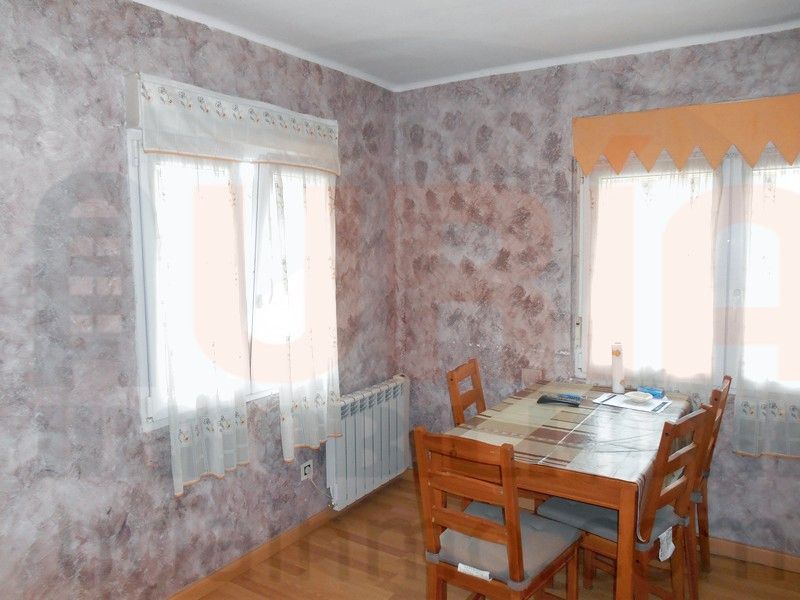 Comedor de Piso en venta en Oviedo  con Calefacción, Parquet y Amueblado