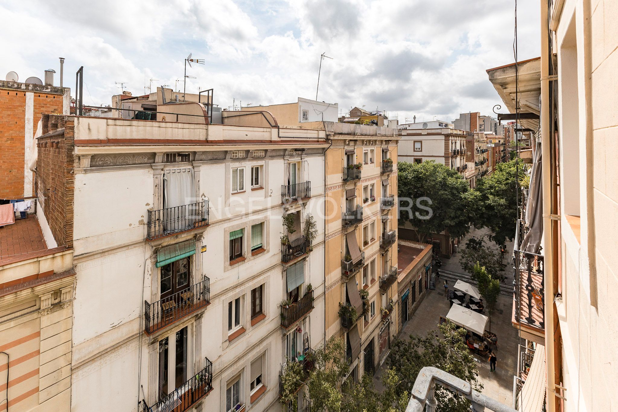 Exterior view of Apartment for sale in  Barcelona Capital  with Air Conditioner, Heating and Parquet flooring