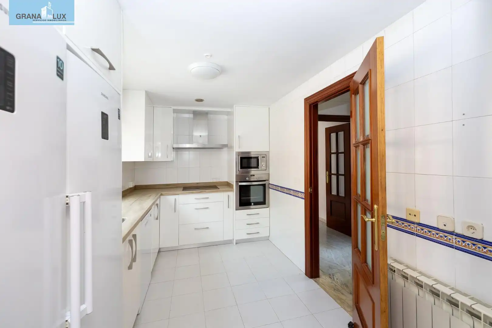 Kitchen of Flat for sale in Granada