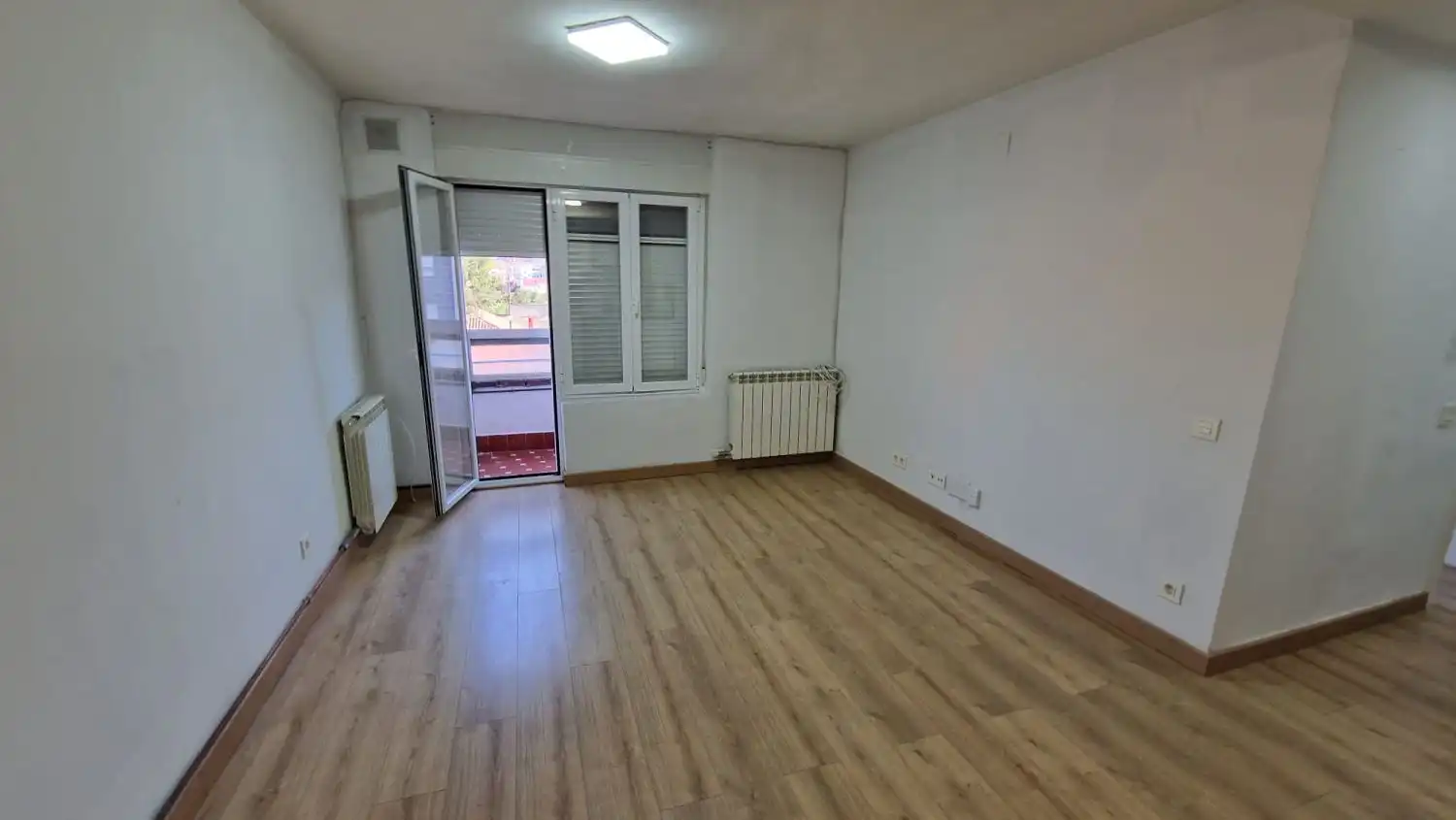 Sala de estar de Piso en venta en León Capital  con Calefacción, Terraza y Trastero