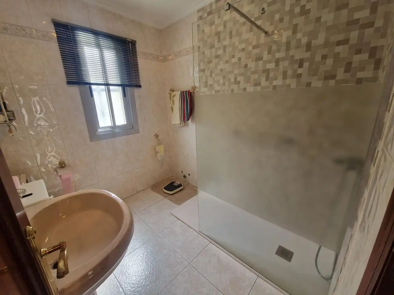Bany de Casa o xalet en venda en Burgos amb Calefacció, Jardí privat i Traster