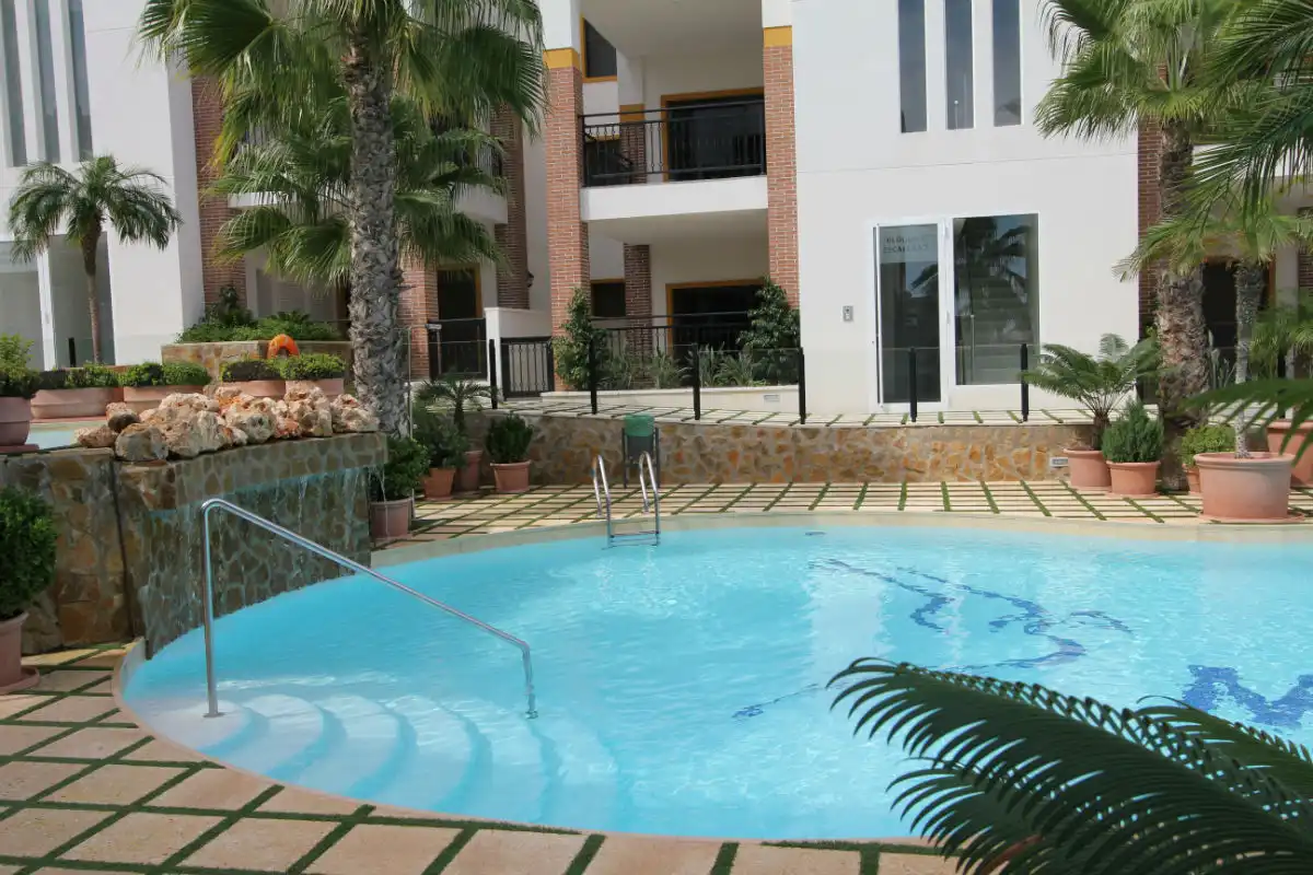 Schwimmbecken von Wohnungen zum Verkauf in Guardamar del Segura mit Klimaanlage, Heizung und Terrasse