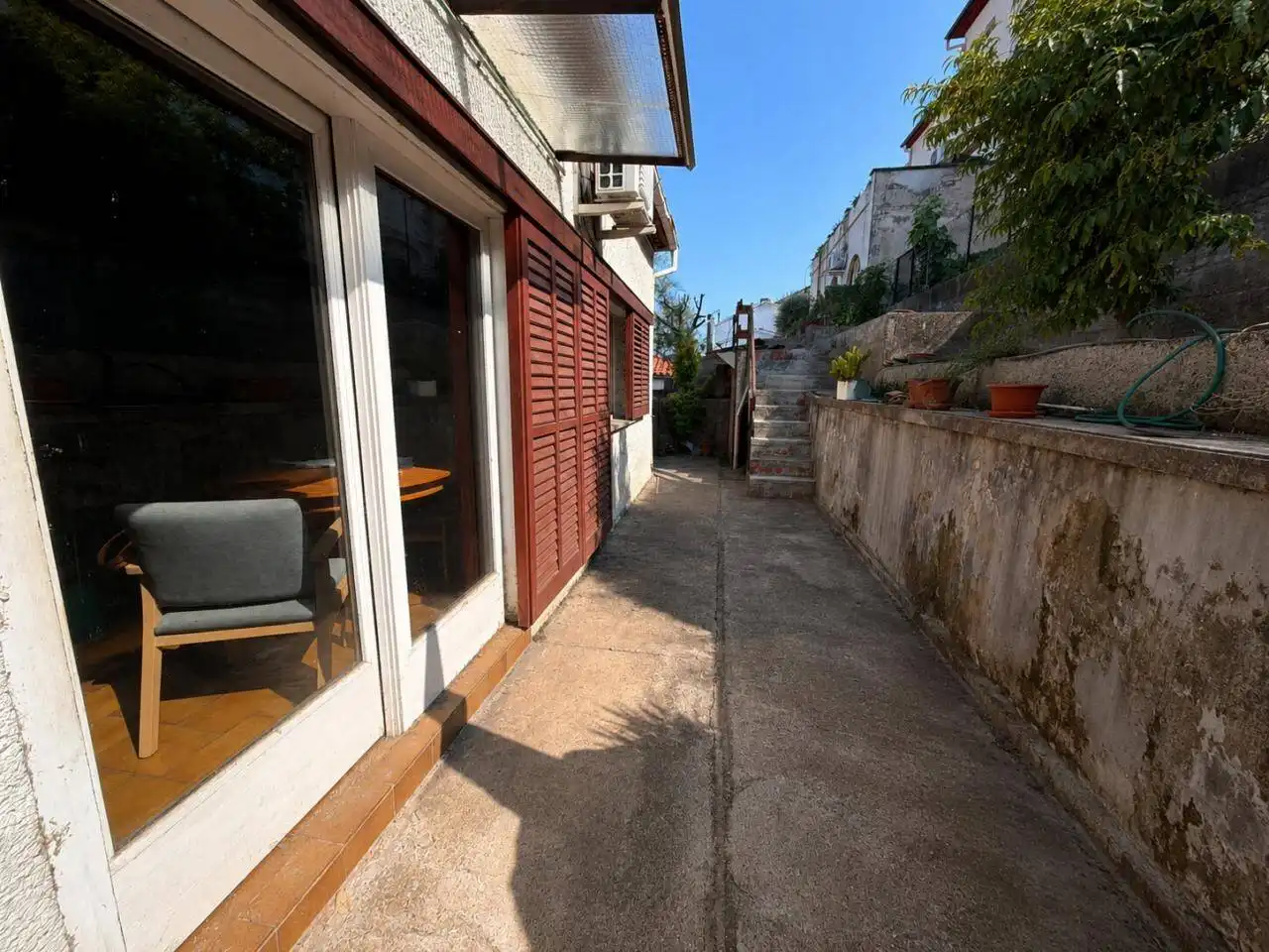 Außenansicht von Haus oder Chalet zum Verkauf in Olot mit Klimaanlage, Heizung und Privatgarten