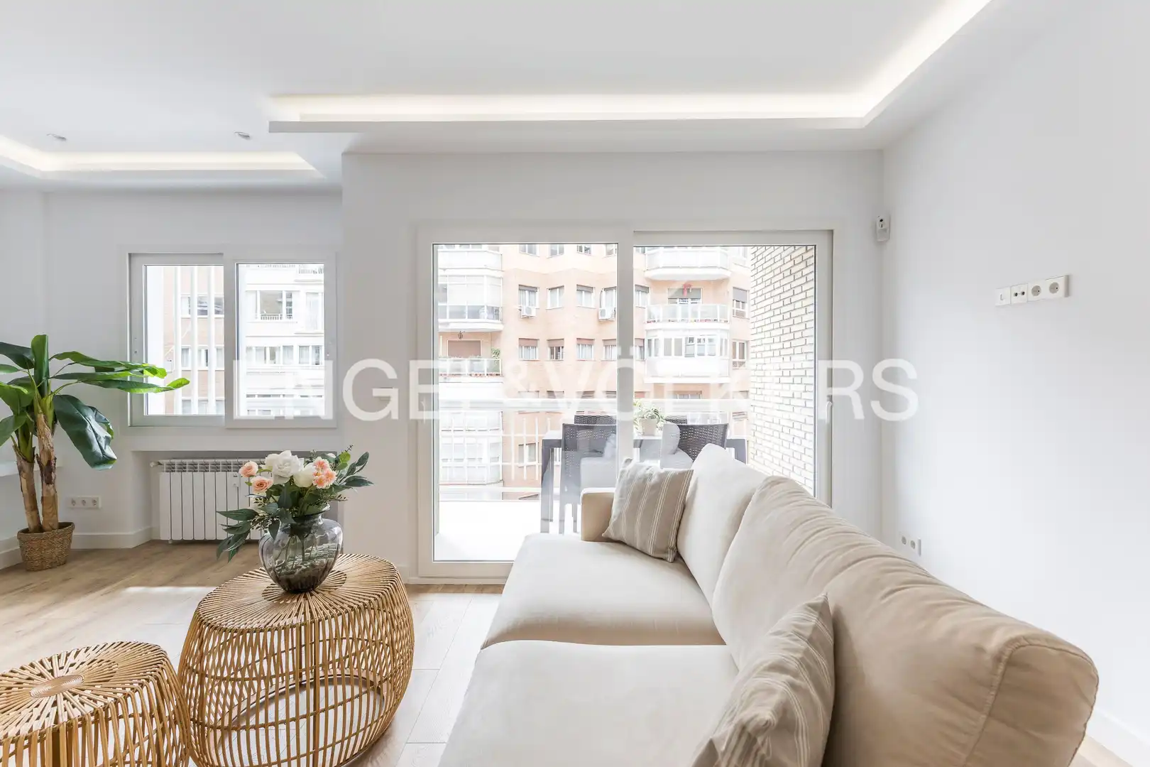 Living room of Flat for sale in Madrid  with Air Conditioner, Heating and Terrace