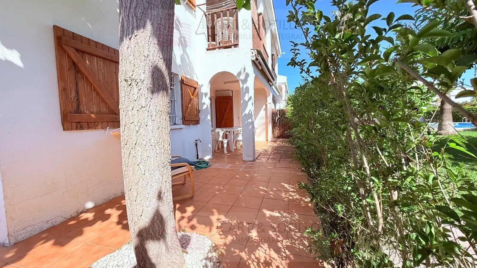 Vista exterior de Pis en venda en Vinaròs amb Jardí privat, Terrassa i Moblat