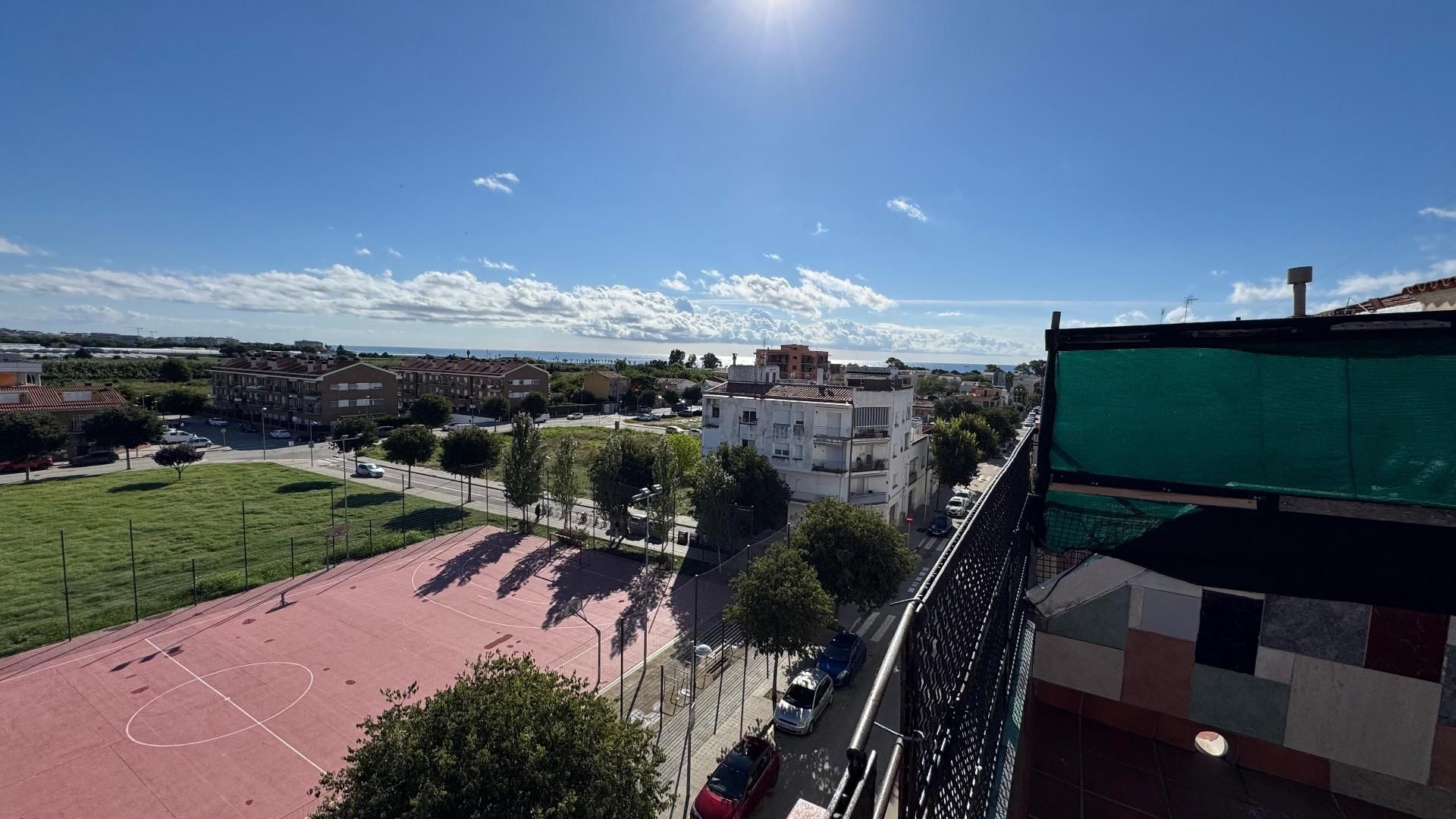 Vista exterior de Àtic en venda en Pineda de Mar amb Terrassa i Balcó
