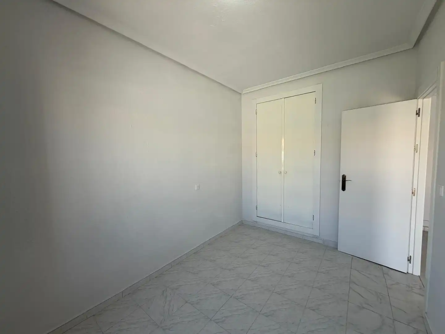 Bedroom of Flat for sale in Torrevieja  with Air Conditioner, Terrace and Community pool