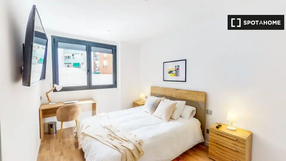 Bedroom of Flat for share in Barcelona  with Air Conditioner, Heating and Furnished