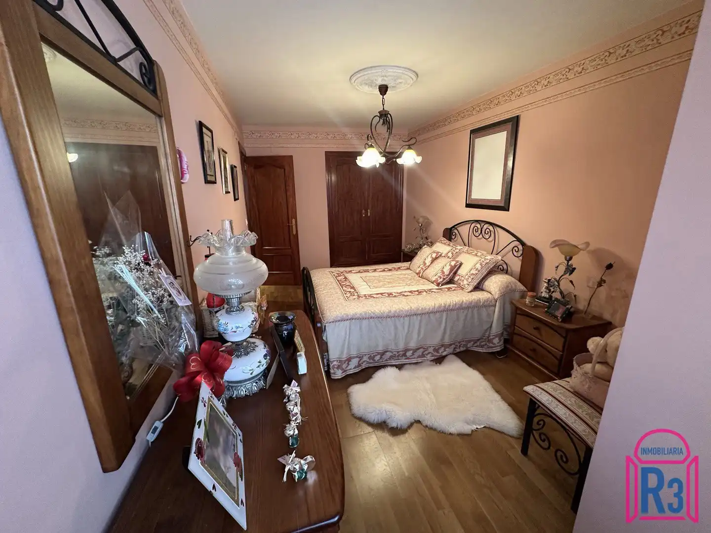 Dormitori de Casa adosada en venda en San Andrés del Rabanedo amb Calefacció, Terrassa i Moblat
