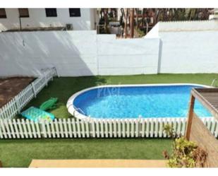 Swimming pool of Single-family semi-detached for sale in  Barcelona Capital  with Swimming Pool